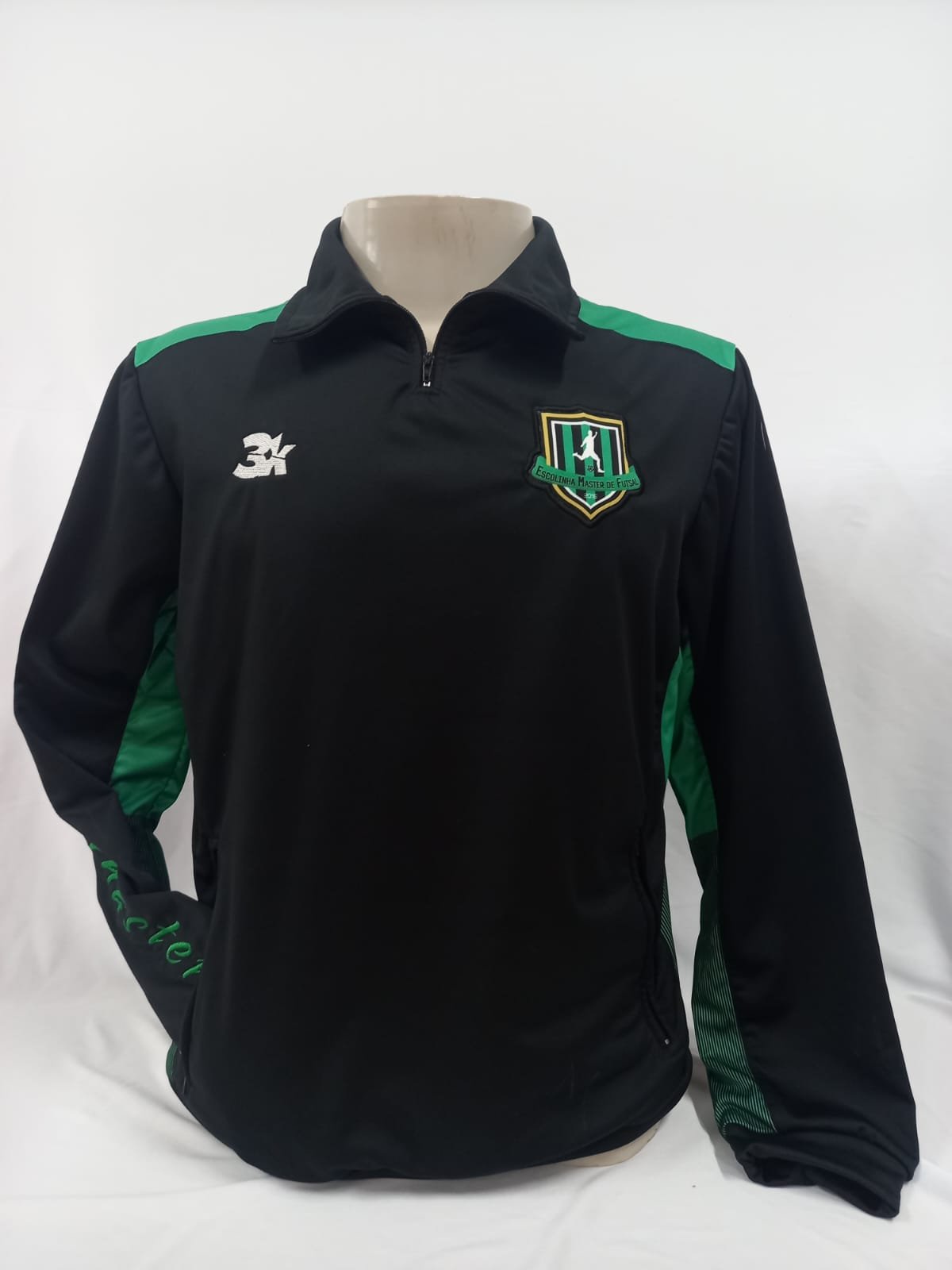 Agasalho com a marca 3K Uniformes bordada, produzido pela 3K